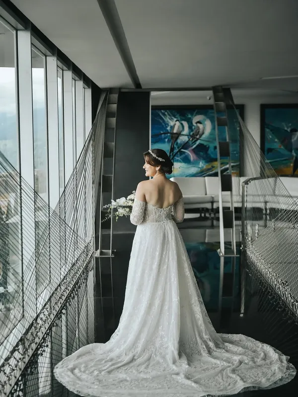 Novia luciendo su vestido de Melisa Amaya